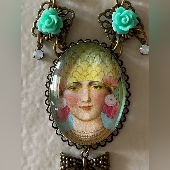 Handmade Jewelry - Vintage Brass Necklace with Artistic Lady Pendant